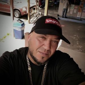 Meet your Posher, Carlos ivan